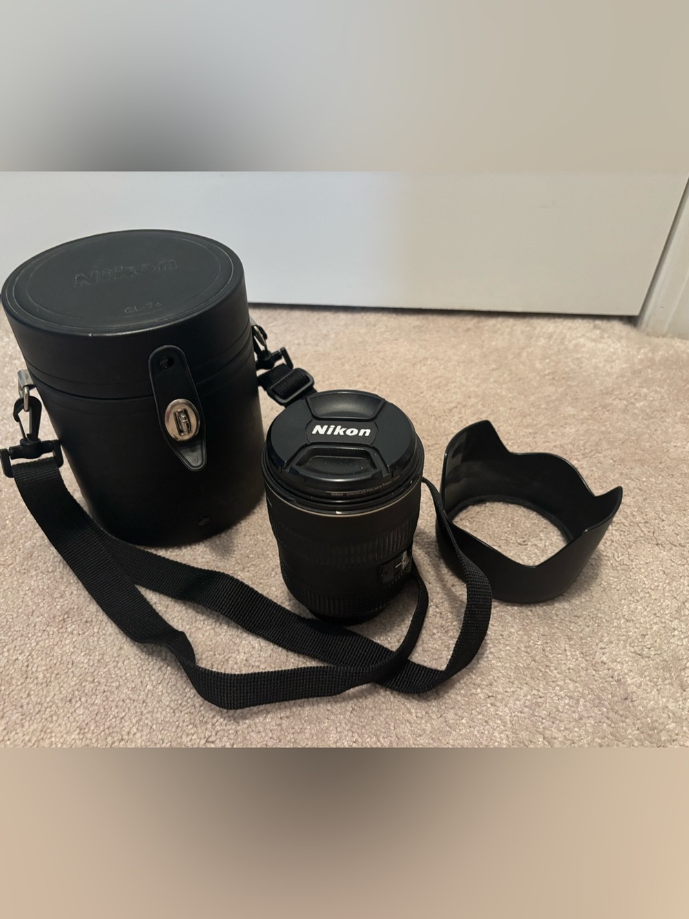 Nikon ED AF-S Nikkor 28-79mm Silent Wave Motor Black Camera Lens Case Hood